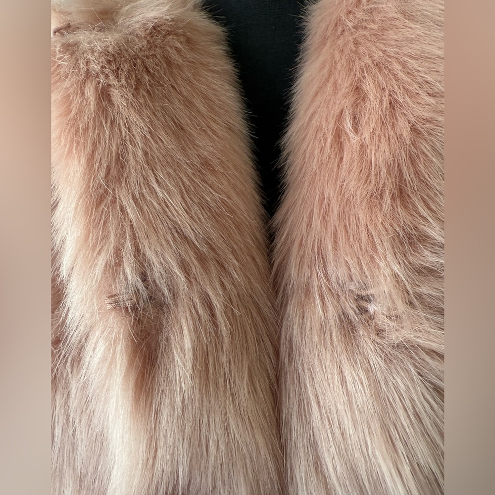๐ฆ SOLD - Bagatelle faux fur vest - Picture 3 of 10